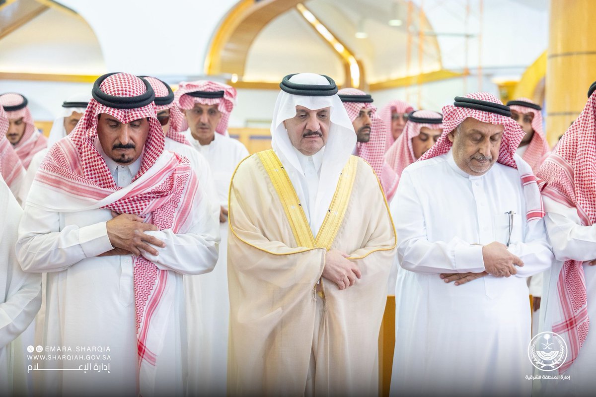 emara_sharqia's tweet photo. أدى صاحب السمو الملكي الأمير 
#سعود_بن_نايف_بن_عبدالعزيز⁩ ⁧
#أمير_المنطقة_الشرقية⁩
صلاة الميت على والدة الأستاذ سعود بن تركي العطيشان – رحمها الله – وذلك بعد صلاة عصر اليوم الخميس، في جامع الملك فهد بمحافظة الخبر . https://t.co/iLlXUuynO0