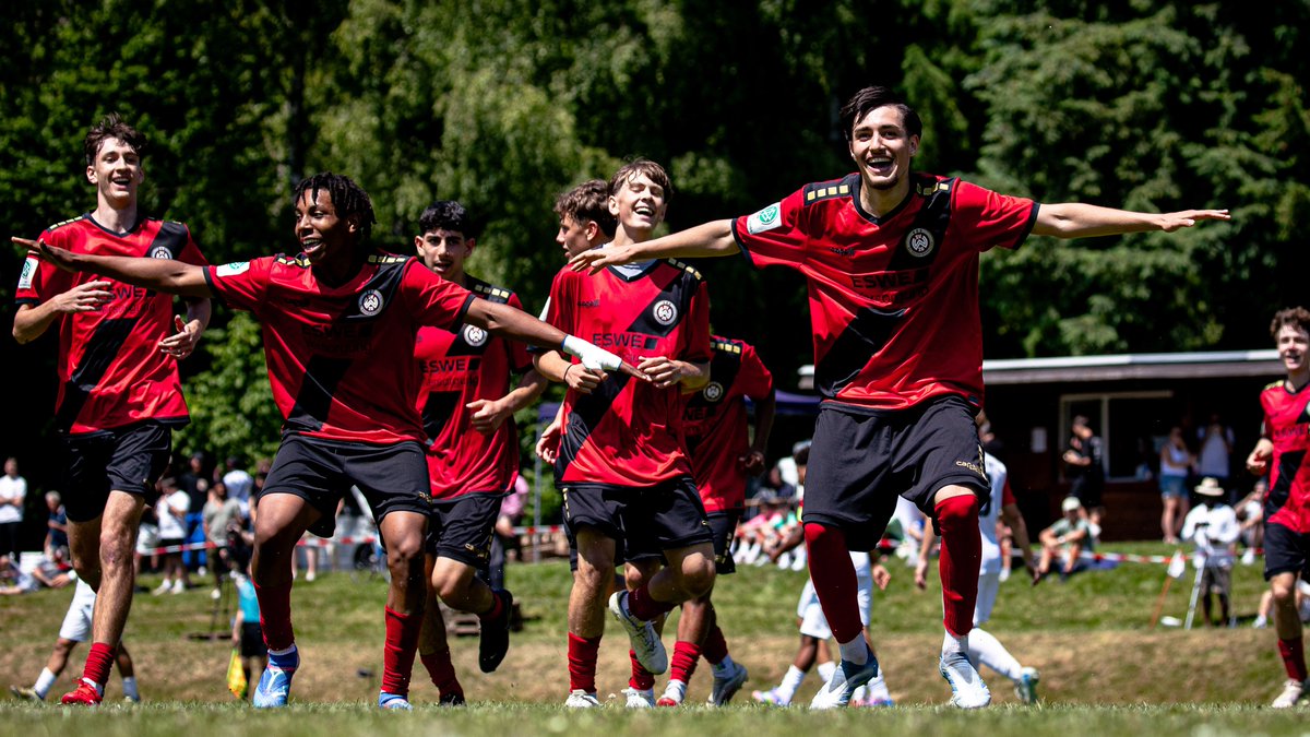 Unsere U17 ist 𝐇𝐄𝐒𝐒𝐄𝐍𝐏𝐎𝐊𝐀𝐋𝐒𝐈𝐄𝐆𝐄𝐑! 🏆

2:1-Sieg im Finale gegen Eintracht Frankfurt - Überragend, Jungs! 👏 Herzlichen Glückwunsch! ❤️🖤

#svww #dasWvereint