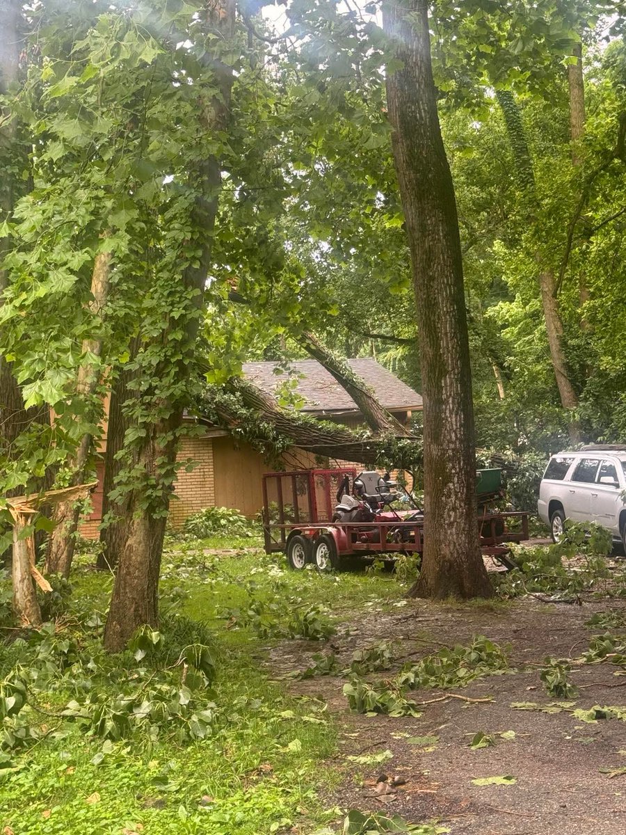 angelaganote's tweet photo. Major cleanup going on right now at 116th and River Road in Carmel. We still have about 6Ok people without power in Indiana. An 81mph wind gust, and another 80 and 71 mph in IN. 
A few photos from Robert Penzes below. https://t.co/7c3jhkKKWf