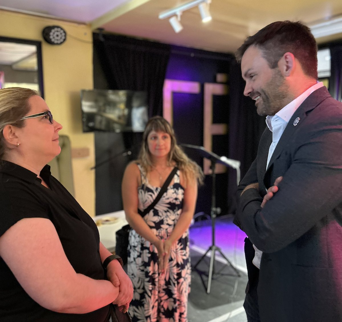 Hier, c’était ma 4e assemblée citoyenne dans Camille-Laurin et vous avez été nombreux à venir échanger sur les enjeux qui vous animent : crise du logement, itinérance sur Notre-Dame, financement des services publics, immigration, indépendance du Québec et j’en passe. 

C’est