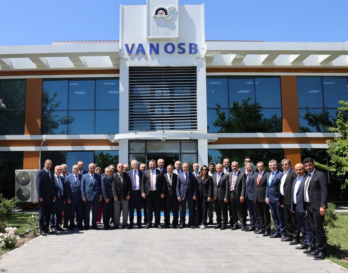 📍OSBÜK Genişletilmiş Yönetim Kurulu Toplantısı, Van OSB'de Sanayi ve Teknoloji Bakan Yardımcımız Sn. Oruç Baba İnan'ın katılımlarıyla gerçekleştirildi. Toplantıya Genel Sekreterimiz Halil İbrahim Güray da iştirak etti.

Toplantıda yatırım teşvik sistemi ve etkileri ele alındı.
