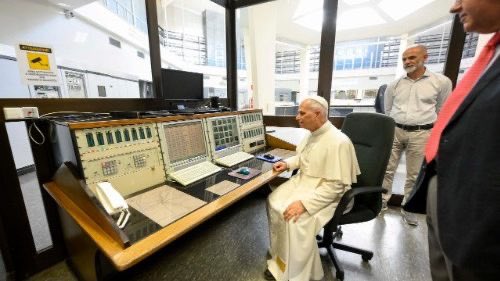 Papa León XIV visita el Centro de onda corta de Radio Vaticano
vaticannews.va/es/papa/news/2…