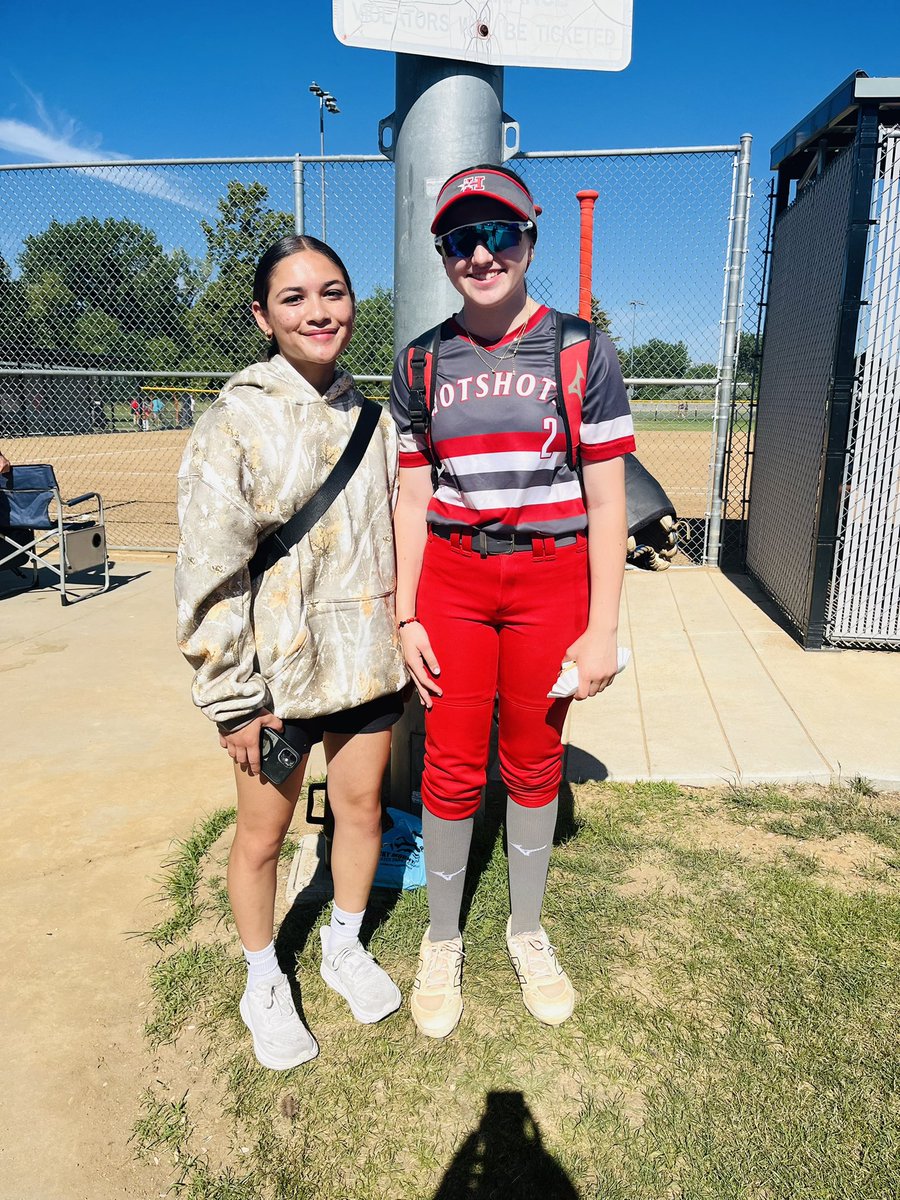 Taylor Softball Mustangs supporting each other in Colorado 💙🤍
<a href="/THSMustangSB/">Taylor Softball</a> <a href="/hotshotsnation/">Hotshots Fastpitch</a> 
#COSparkfire #MFND #bangbang