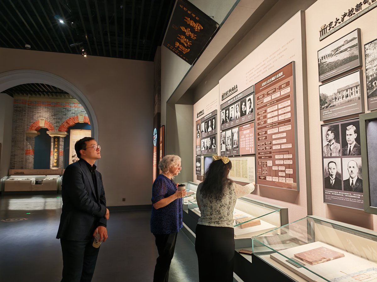 MonashInfotech's tweet image. Recently our Dean Professor Ann Nicholson embarked on a tour to Indonesia and China, engaging with esteemed academics, industry leaders and government representatives on the cutting-edge in #technology — with a focus on health and #AI.