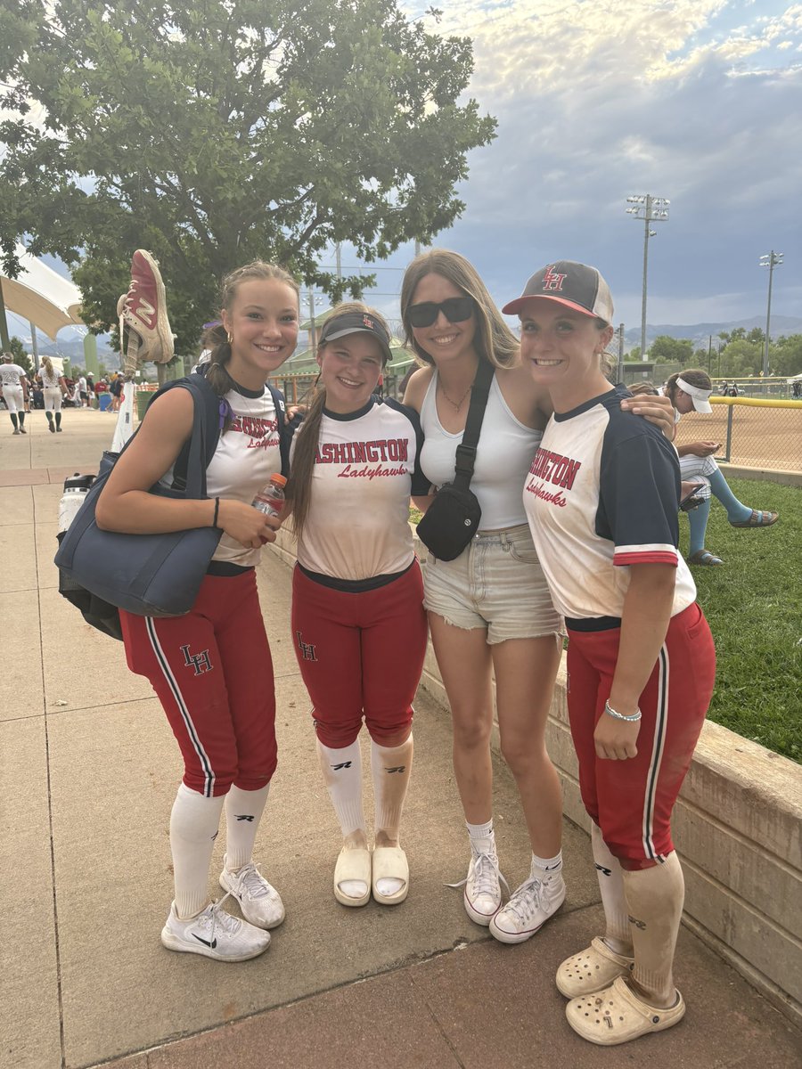 ShaelynEric2027's tweet image. Had the day off today so went out to watch some friends and old teammates!
Bracket play starts tomorrow and we play at 4pm on field 6! 🧡💜
@ExtraInningSB @LineDsoftball @DirectRecruits @SBRRetweets @CoastRecruits @SportPrepX