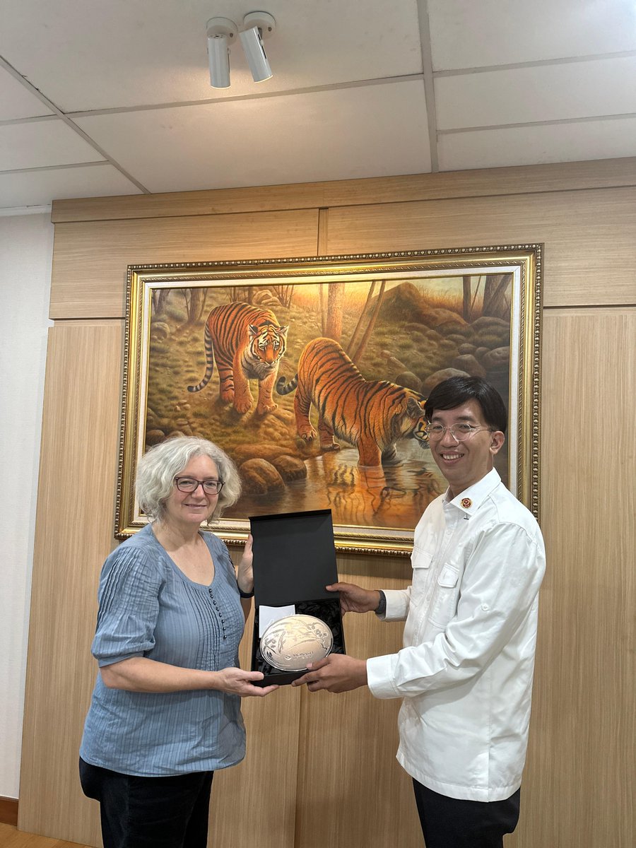 MonashInfotech's tweet image. Recently our Dean Professor Ann Nicholson embarked on a tour to Indonesia and China, engaging with esteemed academics, industry leaders and government representatives on the cutting-edge in #technology — with a focus on health and #AI.