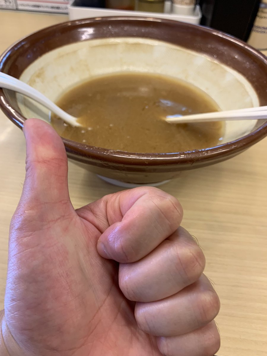 WaterMelon3087's tweet photo. お昼は 春日部にて
顎で喰らえ を食べに行きました
二郎系でありながら麺もっちりでチャーシューが分厚くておいしかったです！
(ちなみに大盛り500g 野菜普通
ニンニク、アブラ少なめのコールにしました) https://t.co/LjrRumDLDH