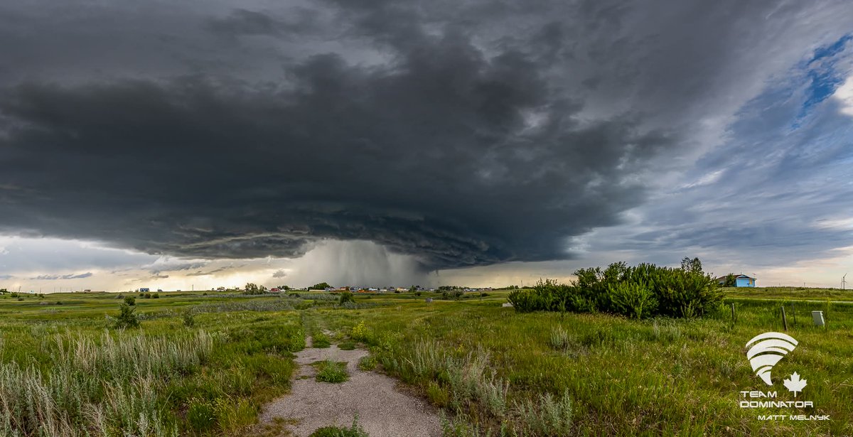 melnyk_photos's tweet photo. Beauty supercell from #yyc on July 3rd.  Chased from #langdon to #Gleichen @CalgaryRASC @ChasinSpin @teamdomcanada @weathernetwork #ShareYourWeather  #abstorm https://t.co/5HkBnMOsKj