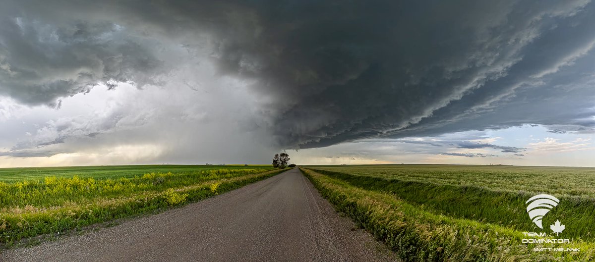 melnyk_photos's tweet photo. Beauty supercell from #yyc on July 3rd.  Chased from #langdon to #Gleichen @CalgaryRASC @ChasinSpin @teamdomcanada @weathernetwork #ShareYourWeather  #abstorm https://t.co/5HkBnMOsKj