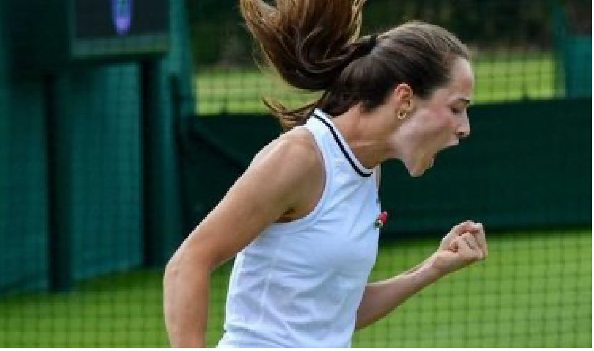 Milli sporcumuz Zeynep Sönmez, Wimbledon Tenis Turnuvası'nda Çinli rakibi Xinyu Wang'ı yenerek 3. tura yükseldi .Gençlerde Birlik Platformu olarak Milli sporcumuz Zeynep Sönmez’i kutlar bundan sonraki maçlarında  başarılar dileriz.