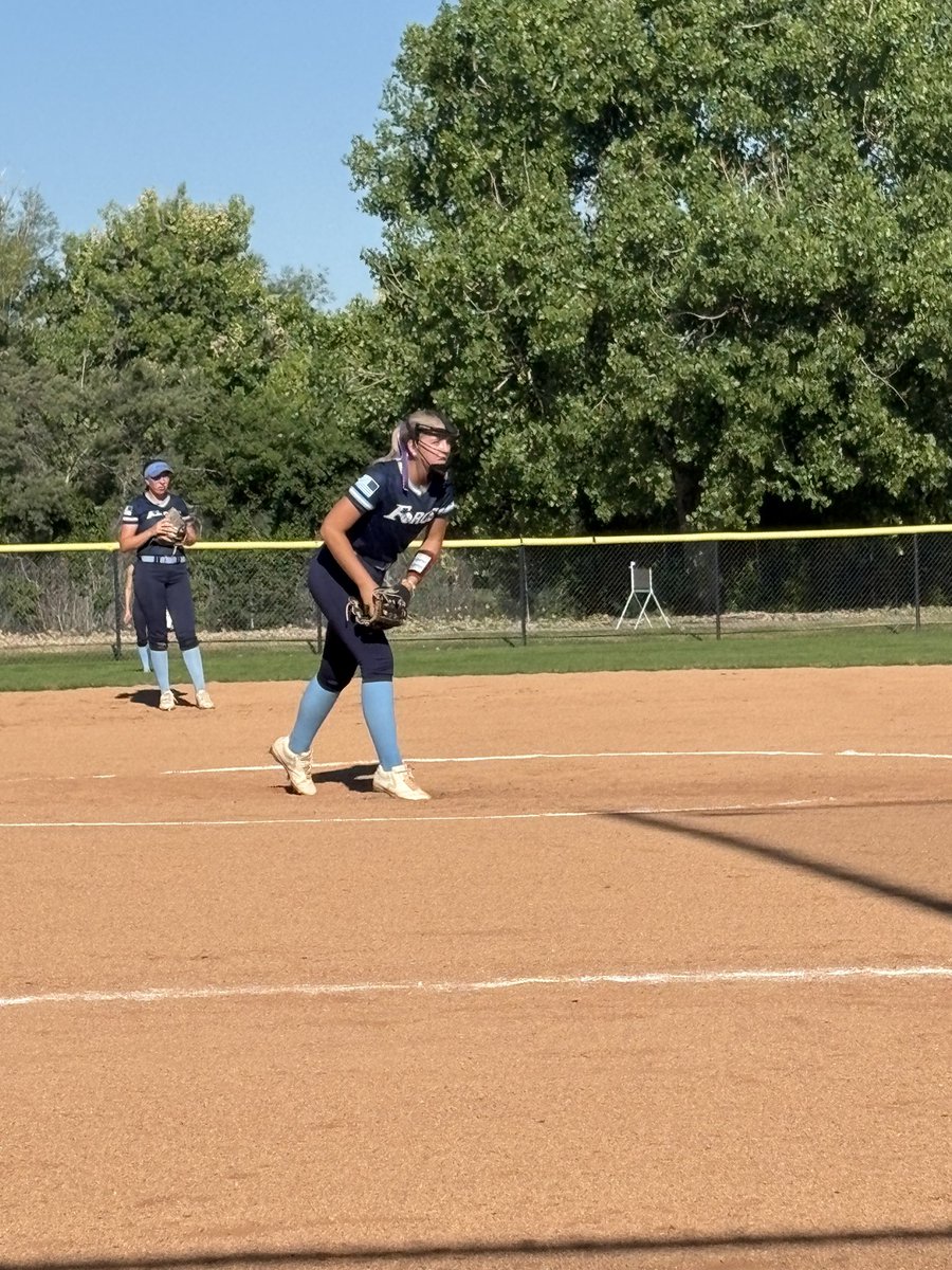 EllieZinanti's tweet photo. Rough start at the @TCSFastpitch #coloradosparkler #Colorado4thofJuly going 1-3 in pool play, but clean slate tomorrow. Bracket play starts at 10am for us at 2100 W 112th Ave, Northglenn, CO! Let's go! #uncommitted #recruit @sbsportsnetwork @CoastRecruits @BoostSoftball #5er https://t.co/GymRNW9PWy
