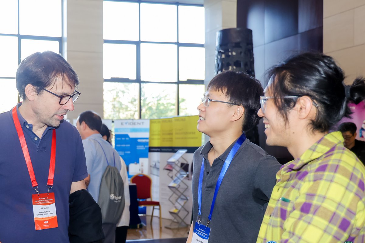 Tsinghua_Uni's tweet image. Using cryo-electron microscopy, #TsinghuaRen Sia explores the structural mechanisms of chromatin remodeling &amp;amp; reveals how ATP energy is harnessed to regulate chromatin structure that contributes to future #DrugDesign on diseases caused by chromatin remodeling dysfunction.