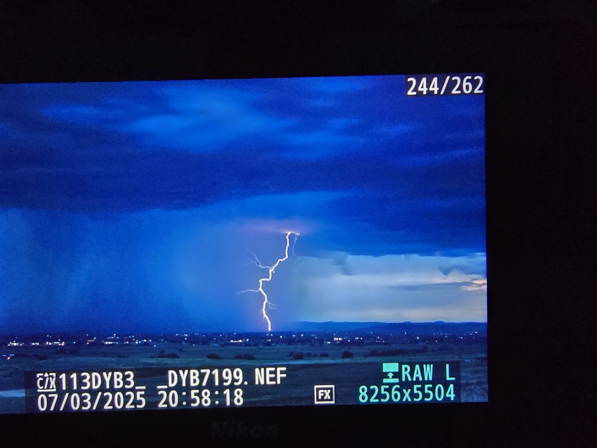 ColoradoWXNut's tweet image. SKY FIREWORKS!!!
Wellington, CO!
#cowx #Colorado @NWSBoulder
