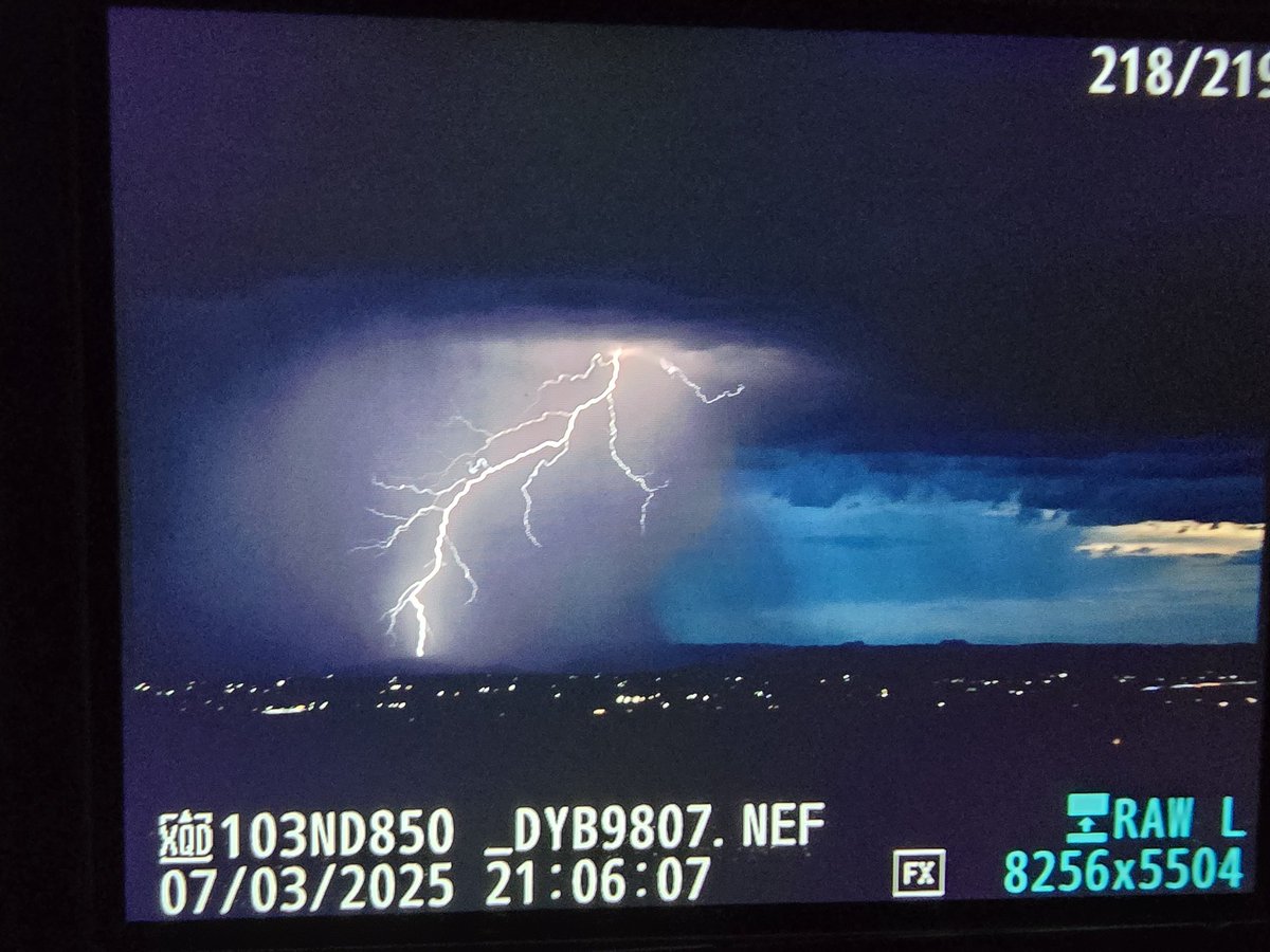 ColoradoWXNut's tweet image. SKY FIREWORKS!!!
Wellington, CO!
#cowx #Colorado @NWSBoulder