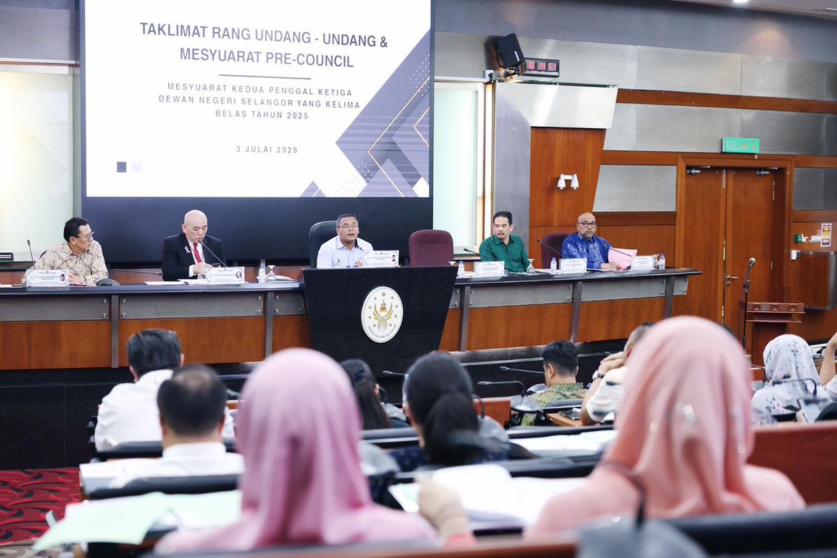 Semasa sesi taklimat Rang Undang-undang serta Sesi Pre Council bersama para Ahli Dewan Negeri Selangor semalam, saya telah mengarahkan agar satu Taklimat Khas Berhubung Isu Letupan Paip Gas di Putra Heights dilaksanakan pada hari Isnin ini kepada semua Ahli Parlimen dan Ahli