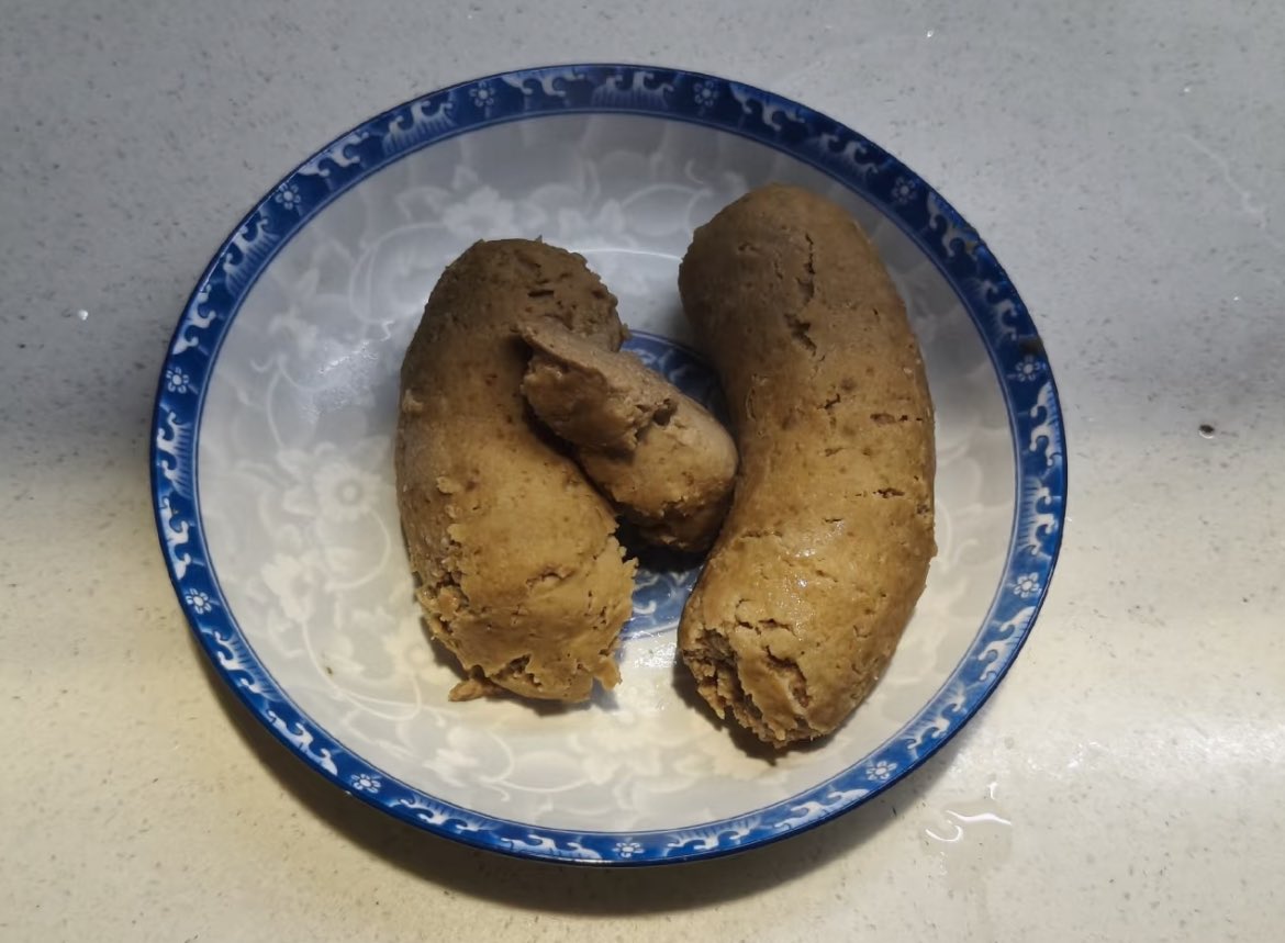 好郁闷啊☹️🥹
辛苦做的馒头
猫狗都不吃~~~
这是为什么？？？

前几天链上侦探 <a href="/zachxbt/">ZachXBT</a> 披露<a href="/ZKasino_io/">ZKasino</a> 和<a href="/WhiteRock_Fi/">WhiteRock</a> 关联
今天就爆出阿联酋当局拘留了
WhiteRock Finance 创始人 Ildar Ilham <a href="/XBT_Prometheus/">Prometheus (🐦,🐦)</a> 并启动引渡程序
准备将其送回荷兰，确认跟ZKasino 的3000 万美元骗局有关