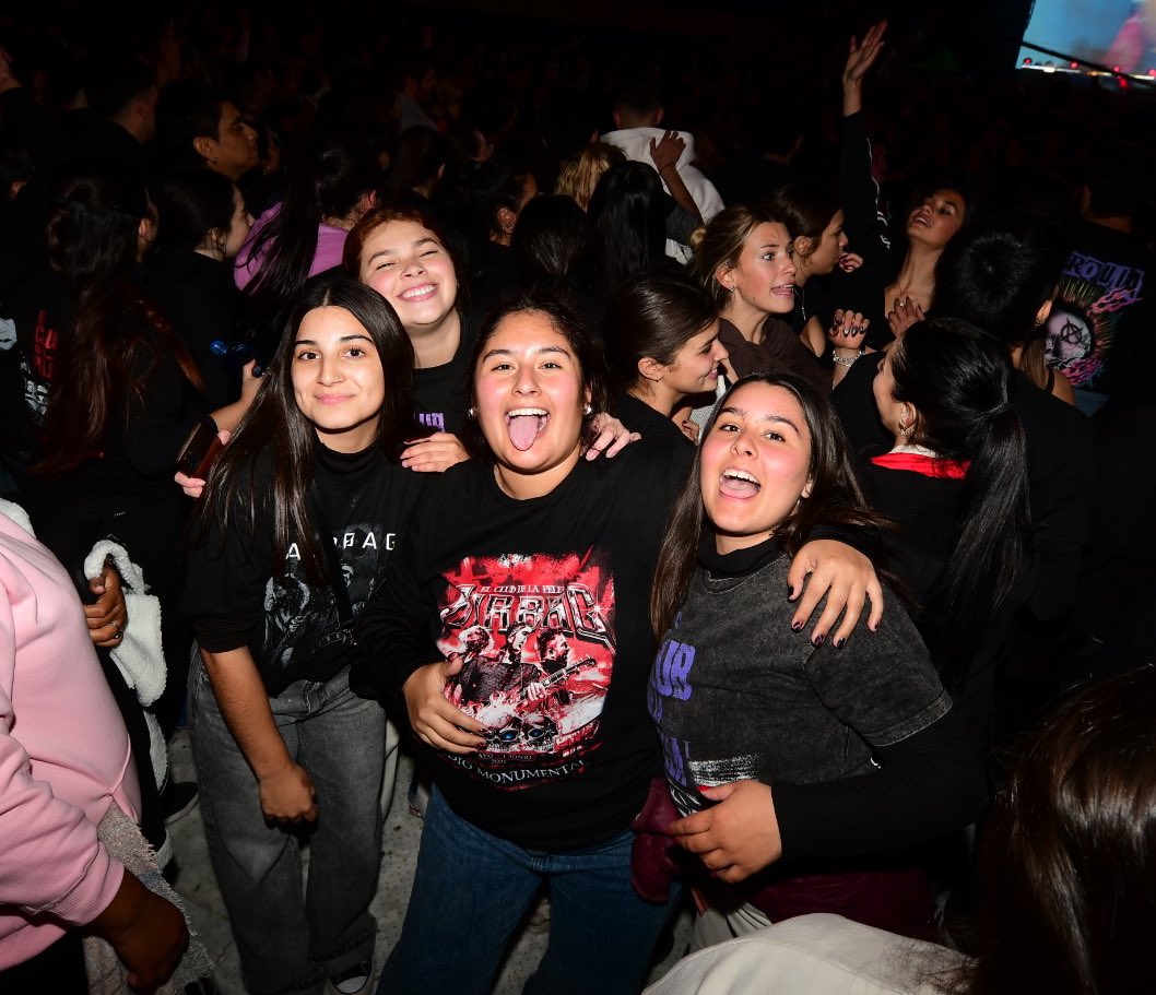 MONORRG's tweet photo. Hubo otra tanda ! @AIRBAGoficial  en River ! https://t.co/4AYy2eld37