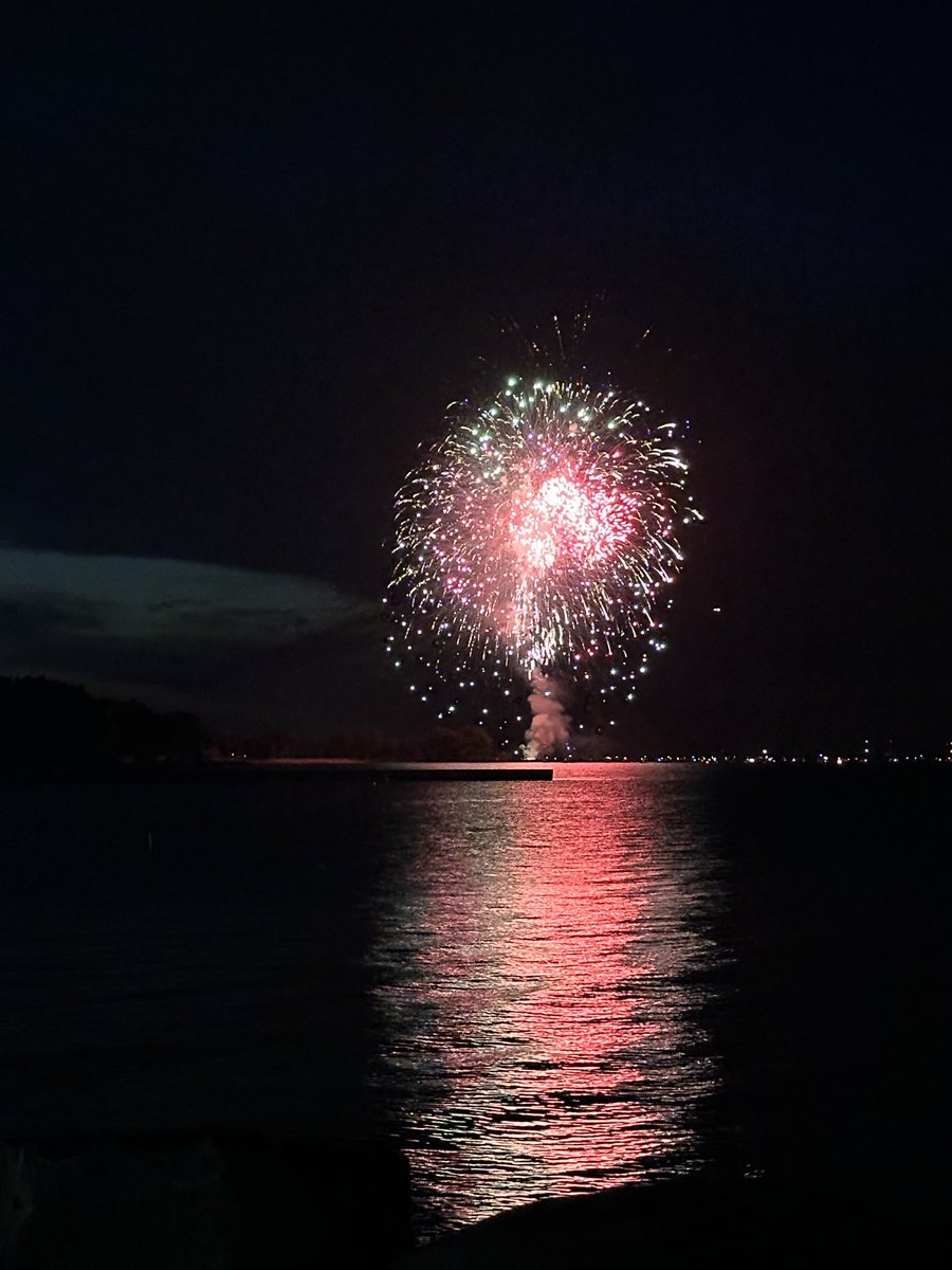 MichaelCJewett's tweet image. Nothing like fireworks on the lake…
@NorthwesternU