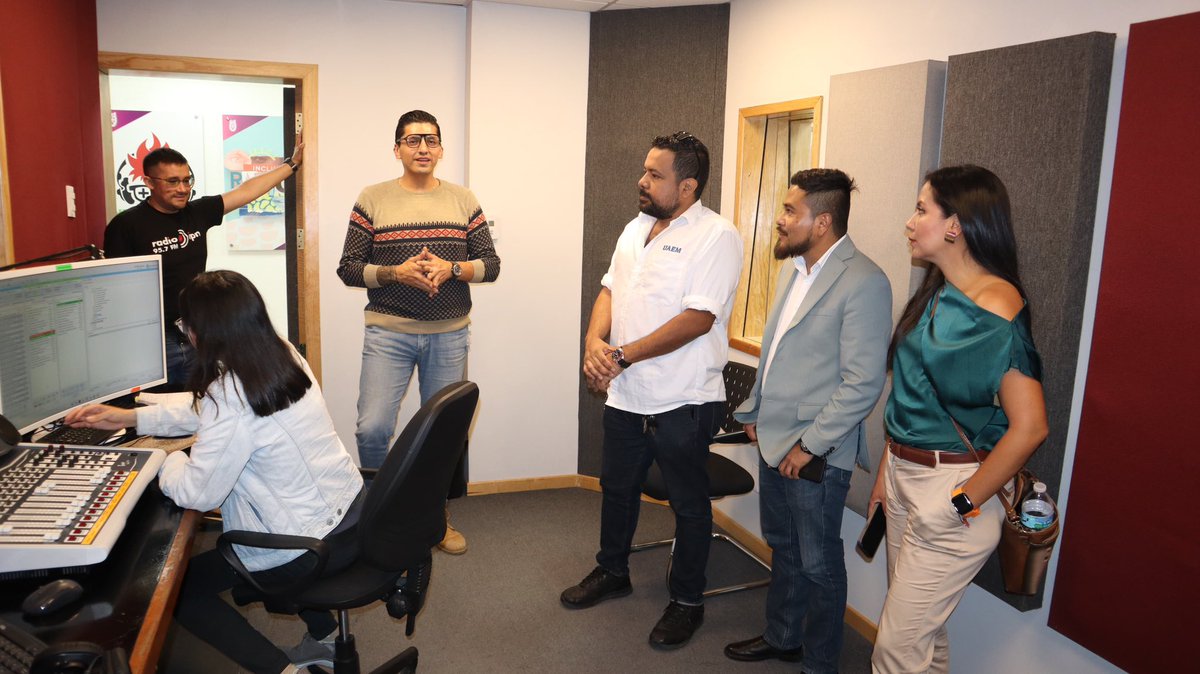 Tuvimos una provechosa visita para conocer <a href="/RadioIPNOficial/">Radio IPN</a> , gracias a su director por compartir tus experiencias y visión <a href="/enriqueanzures/">Enrique Anzures</a> , sigamos fortaleciendo los contenidos de la radio 📻 pública universitaria para nuestras audiencias