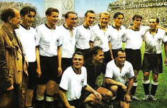 4 julio 1954, Wankdorfstadion, Berna, fase final Mundial SUiza 54, partido final,  Alemania Occidental  3 (Max Morlock, Helmut Rahn (2)) Hungría  2  (Ferenc Puskas, Zoltan Czibor)
En "El Milagro de Berna" los alemanes ganaron a los favoritos húngaros y consiguieron su primer
