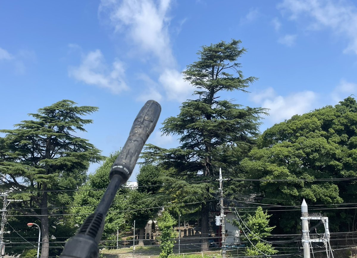 おそようございます！7月4日の湘南は晴れております！今朝は、事務所の前で高圧洗浄機で水遊び、ではなく水洗いしました。キレイサッパリ、夏らしくなりました。
午後からもご安全に！
#企業公式が毎朝地元の天気を言い合う 
#企業公式が朝の挨拶を言い合う