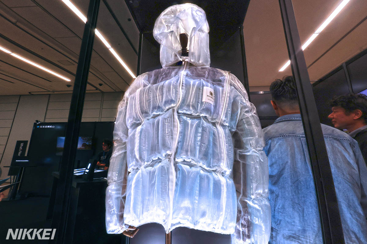 温度を調節したり、自ら穴を修復したり、驚きの機能を持つテキスタイル（布）が次々と日本から生み出されています。工場の減少が進む一方で、高い技術と発想力で新たな布を生み出す日本のデザイナーに世界が注目しています。7月6日日本経済新聞朝刊「布の力」記事はこちら→nikkei.com/article/DGXZQO…