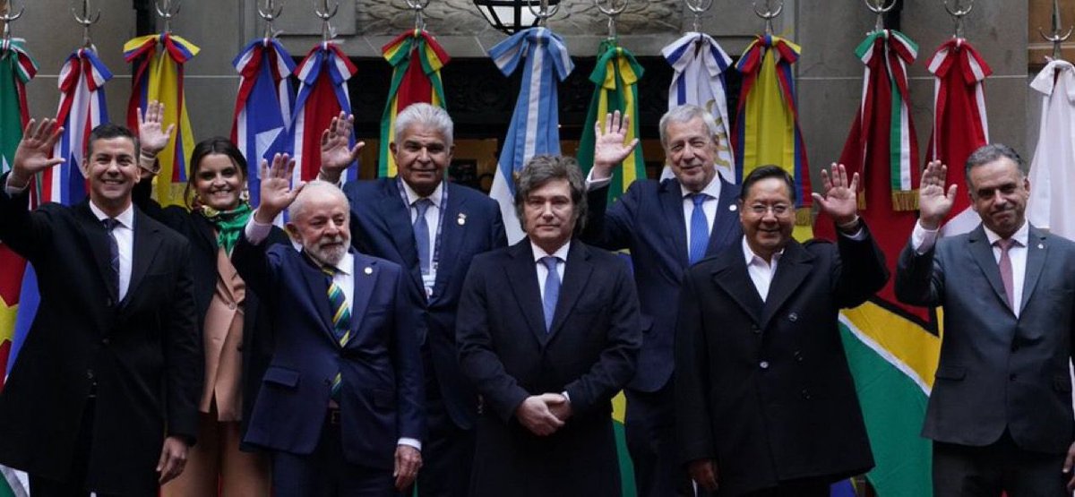 Cuando las amenazas de Trump y el memorando, Mulino dijo que no necesitaba compañero de viaje rechazando cualquier tipo de solidaridad.
Ahora en Argentina lo pide por río Indio.