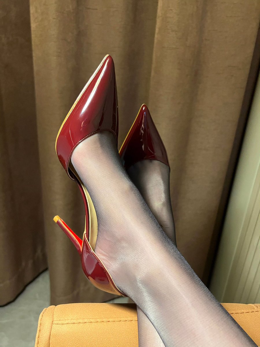 白天射我腿上 晚上射我丝袜上