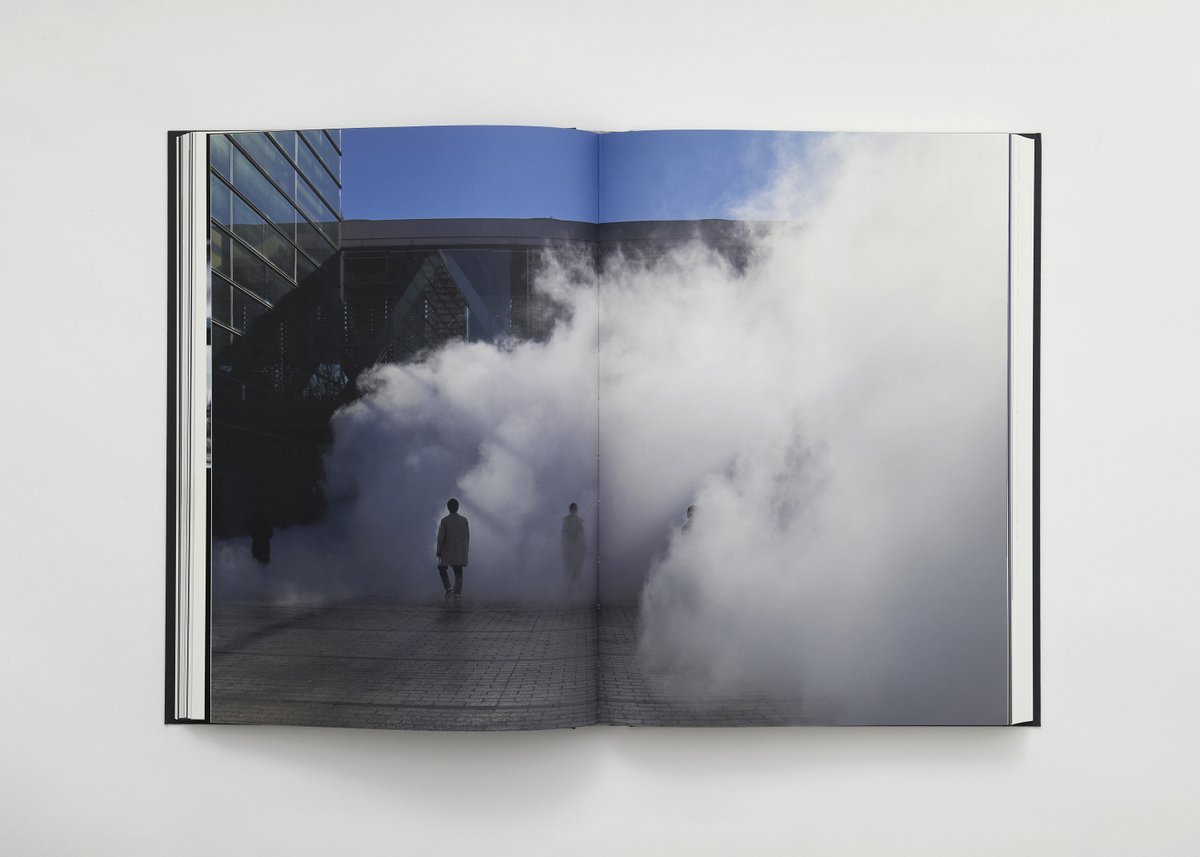 commmons's tweet image. 【#坂本龍一 | 音を視る 時を聴く 展覧会公式図録】

展覧会公式図録をcommmonsmartにて販売中です。
海外発送にも対応しております。

本展で撮り下ろした会場写真を数多く掲載。閉幕後も、展示空間を想起させる構成です。
コラボレーション・アーティストからのコメントや、エッセイなども収録。…