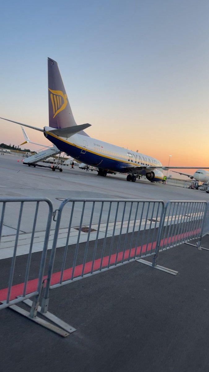 Tschüss De, ich hoffe es kommt kein Rückflug👋🏻