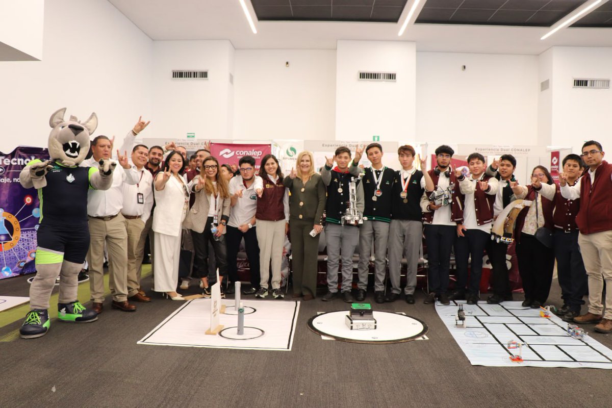 #EmprendeDual2025 es el escenario donde brillan las ideas que nacen desde las aulas. 💡🏫

Estudiantes de #EMS compartieron proyectos que demuestran que la juventud no solo imagina el futuro ¡lo construye con creatividad, compromiso e innovación! 🛠️✨

@SEDUCedomex <a href="/SEMSedomex/">SEMS</a>