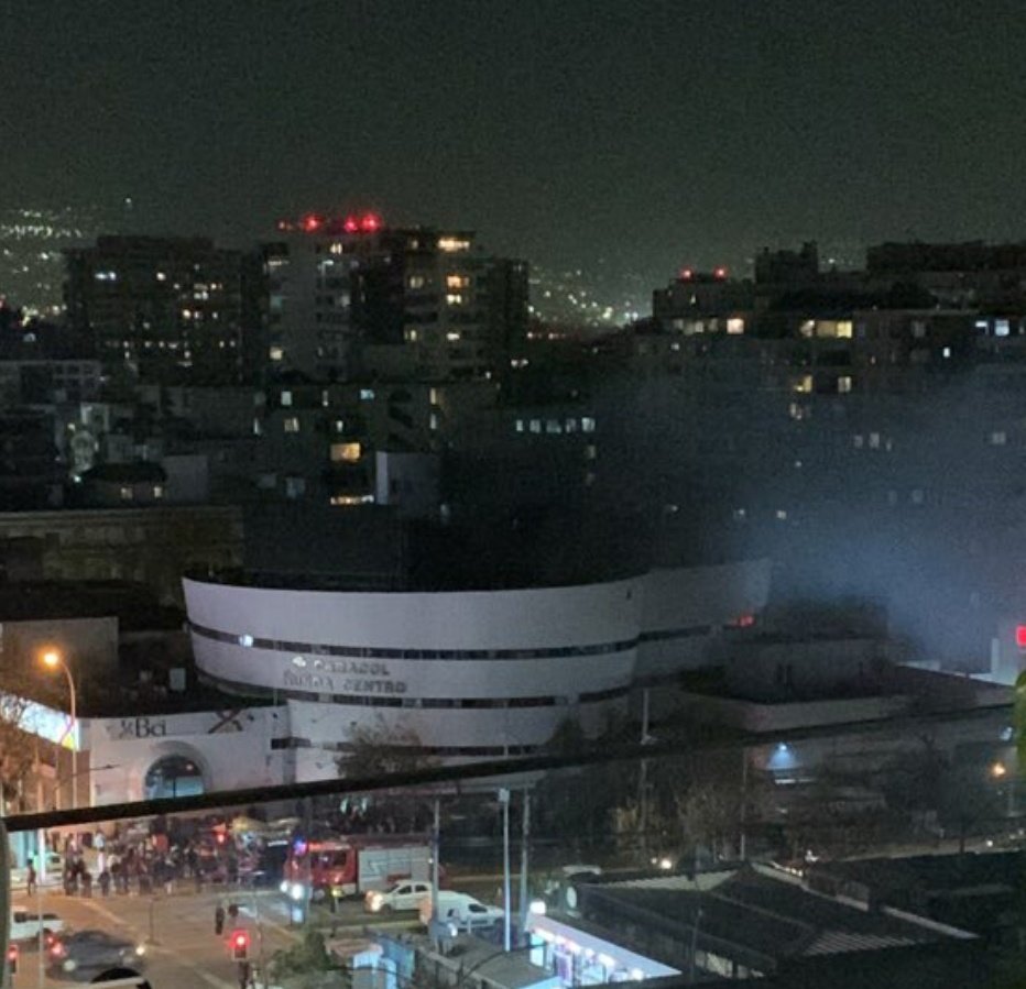 Bomba España CBS (@bomba_decima) on Twitter photo INCENDIO
AHORA <a href="/BomberosNunoa/">Cuerpo de Bomberos de Ñuñoa</a> da la primera ALARMA de INCENDIO por fuego en local comercial, nivel subterráneo, Irarrázaval y Pedro de Valdivia. Bomberos trabajando INCENDIO
AHORA <a href="/BomberosNunoa/">Cuerpo de Bomberos de Ñuñoa</a> da la primera ALARMA de INCENDIO por fuego en local comercial, nivel subterráneo, Irarrázaval y Pedro de Valdivia. Bomberos trabajando