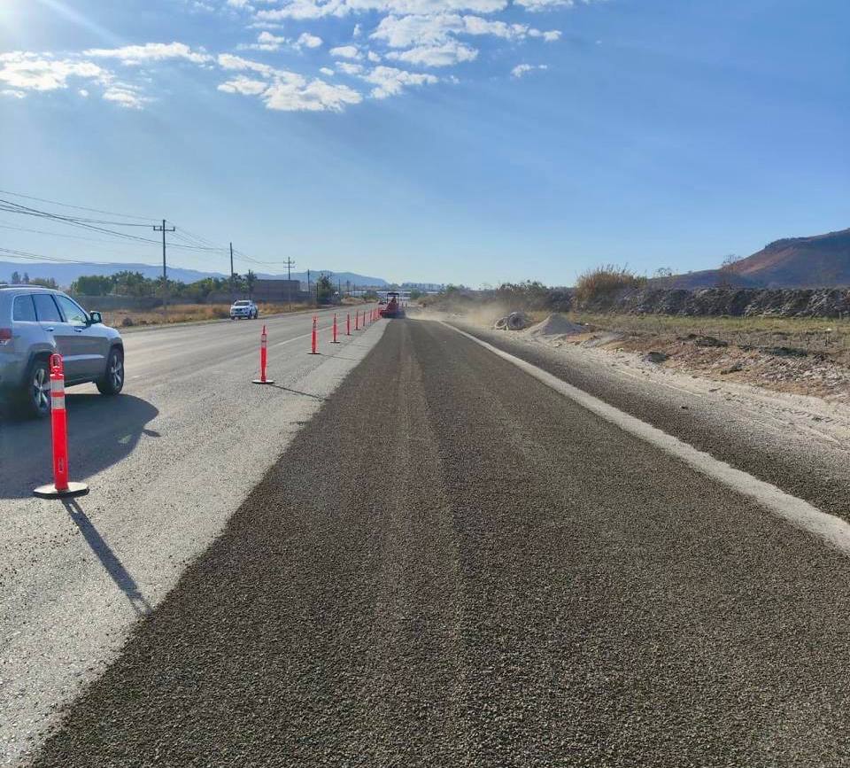 Con los trabajos de reconstrucción, conservación periódica y conservación rutinaria 🚧 que realiza la SIOP en las carreteras 601 y 622, se beneficiará directamente a las y los trabajadores del Ingenio de Tala, proporcionándoles un traslado más seguro y eficiente.

Queremos que