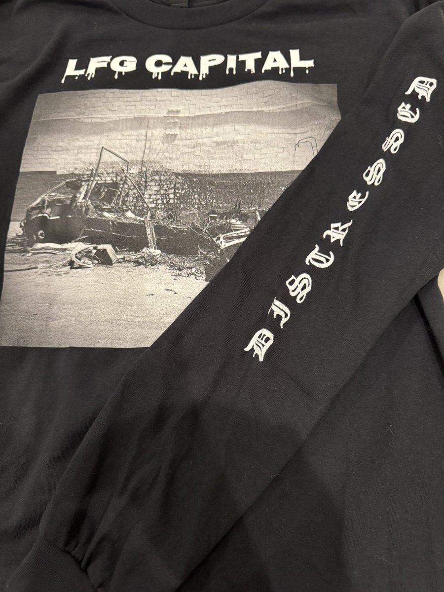 capratecraig's tweet image. had to cop this 🔥 “Distressed” shirt from @LFGCapitalLLC new shop