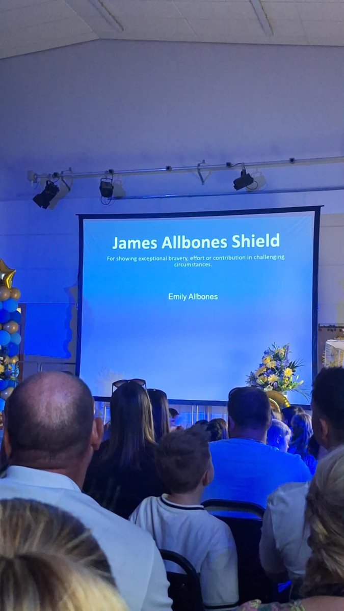 Andrew Allbones 🌈 tweet media