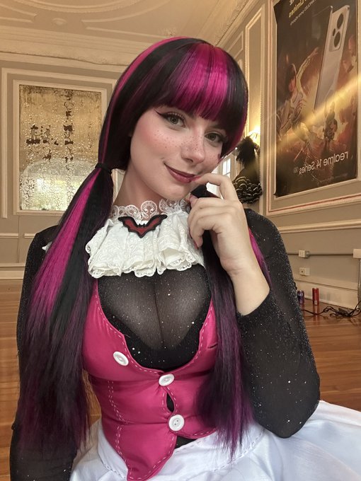 Watch EG GirlOfNox's leaked NSFW photo on TwXstars