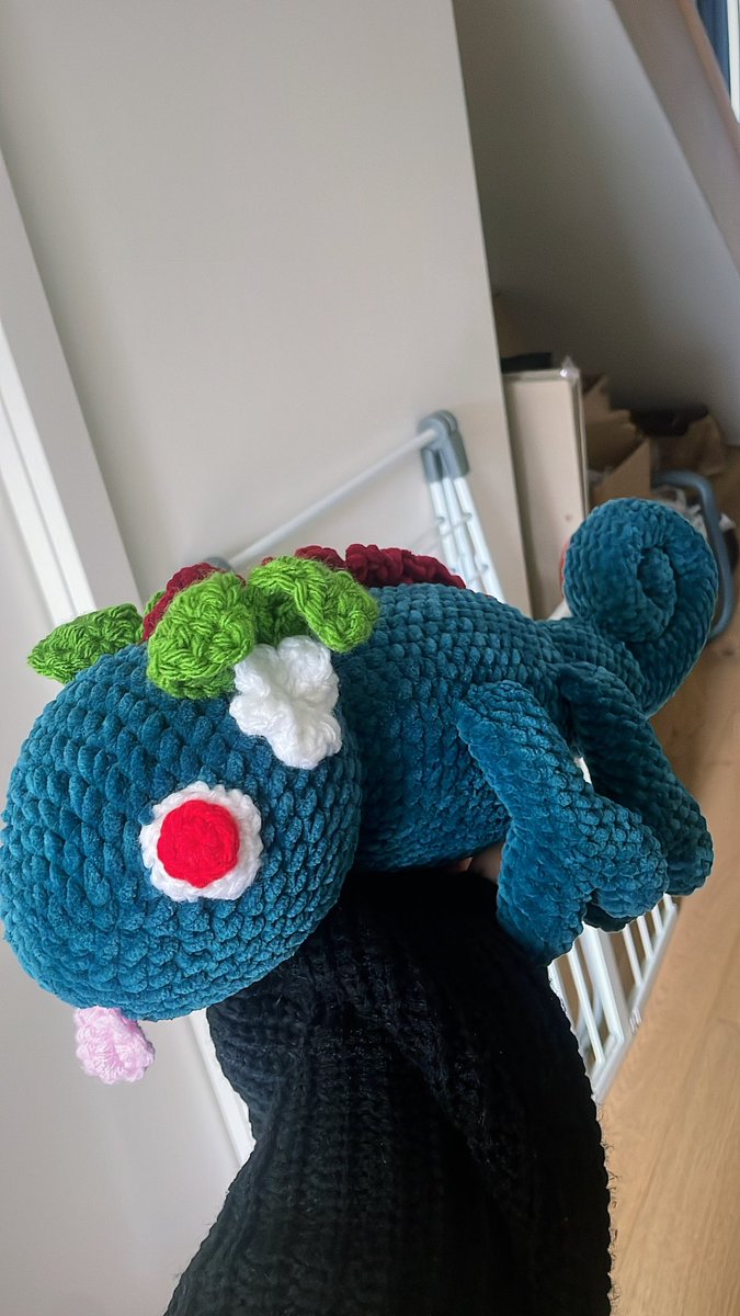 Hi! Meet irl Viri EEE ✨💚
As per subbathon goals, I had one of my wonderful mods create Viri for you guys! Theres only one in existence, and one of you guys will be able to win and take him home!! 🤍

We’ll be hosting the giveaway at the end of our subathon c: 

For now prepare