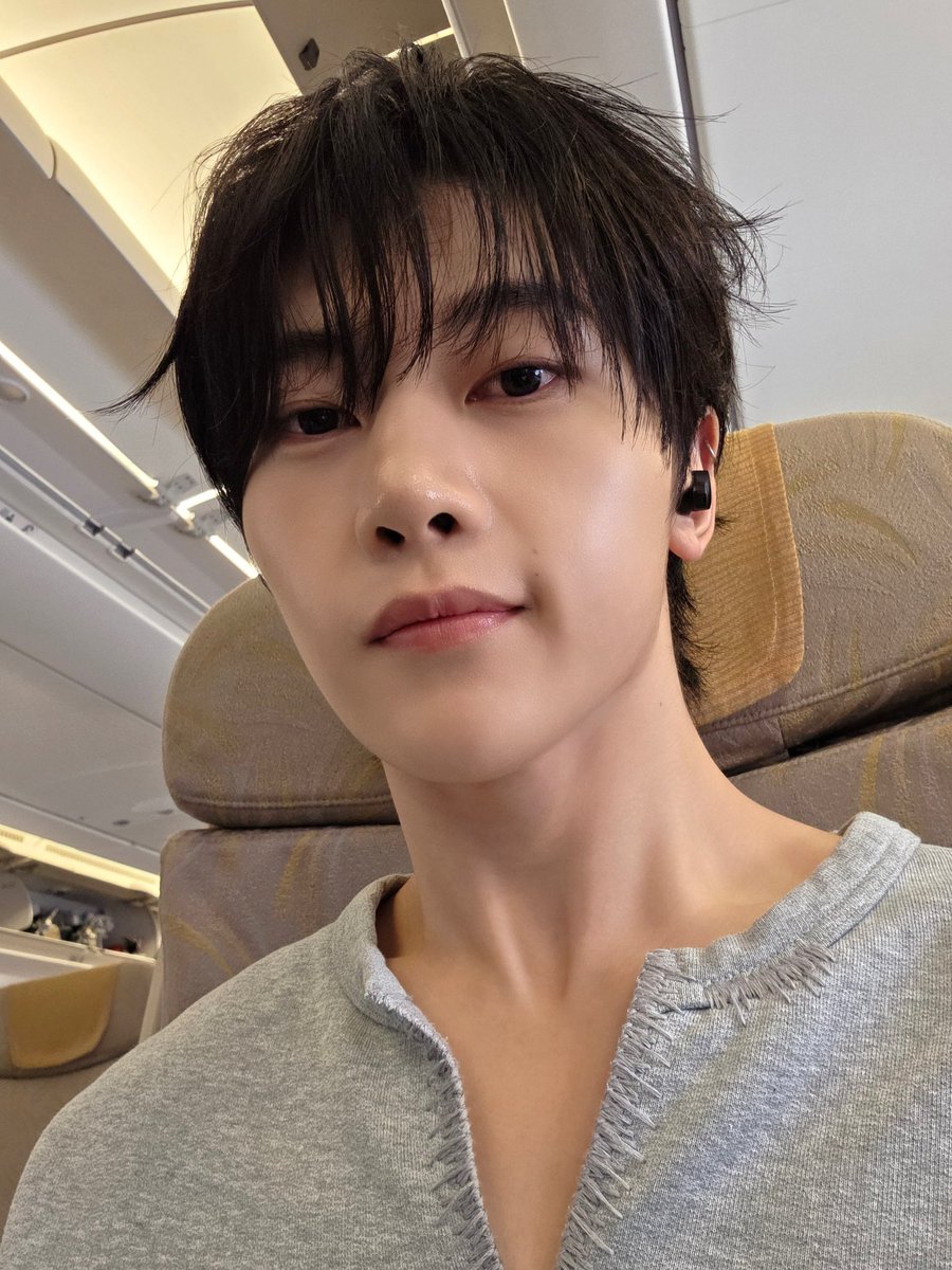0528_files's tweet photo. NEW MATTHEW SELCA JUST DROPPED! https://t.co/6Q3noE3fNY