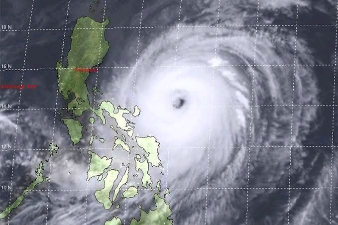 iBSMediaPh's tweet image. Tropical Depression #Bising forms near Babuyan Islands. Expect rain &amp;amp; winds in N. Luzon. Stay safe, PH! 🌧️🌀 #BisingPH #WeatherAlert
🔥 Powered by IBS Media Group