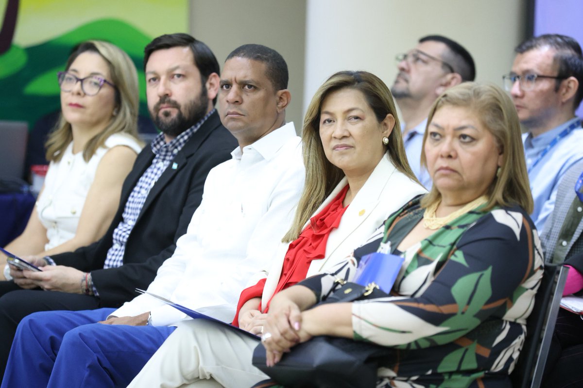sg_sica's tweet photo. En la 26.ª Reunión Ordinaria del #CONCARD-APS se realizó un intercambio de ideas entorno al fortalecimiento de nuestros sistemas y la ampliación del acceso a servicios de calidad, asimismo se identificaron oportunidades para continuar impulsando soluciones innovadores de la mano con la tecnología, en el Diálogo de Alto Nivel sobre Transformación Digital del Agua Potable y Saneamiento en la #RegiónSICA.
En este encuentro, el Ministerio de Salud Pública y Asistencia Social de Guatemala @MinSaludGuate realizó el traspaso de la #PPT de #FOCARD-APS a la República de El Salvador, a través de la Administración Nacional de Acueductos y Alcantarillados @ANDASV, para el segundo semestre de 2025.
#AguaPotableSaneamiento #IntegraciónRegional