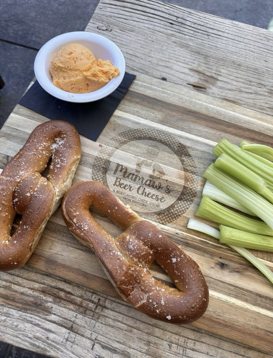 _justice4jax's tweet image. I could really go for the hot pretzel at Jax Studio City. Say what you want about the man, but it’s clear @mrjaxtaylor runs a fantastic kitchen. #yeschef #flavortown #justice4jax #thevalley