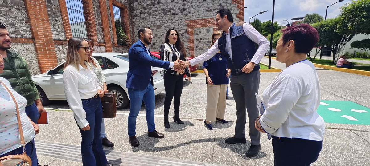 Vamos por más trabajo en equipo, agradezco la visita del presidente municipal de San Felipe Tepatlan, Luis Ángel Dávila, acompañado de la presidenta del DIF del municipio, Abril Lecona, con quienes realizaremos proyectos conjuntos para beneficiar a nuestros adultos mayores y