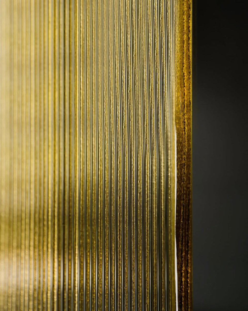 NathanAllan's tweet image. ✨ This bold and vibrant transparent color finish will illuminate any space.Our Champagne hue shines best on the FreeForm Series: Cathedral, Channel, and Fluted glass.
Be the first to discover: lnkd.in/dk6csvv
#interiordesign #architecture #glazing #facades #walls #glass