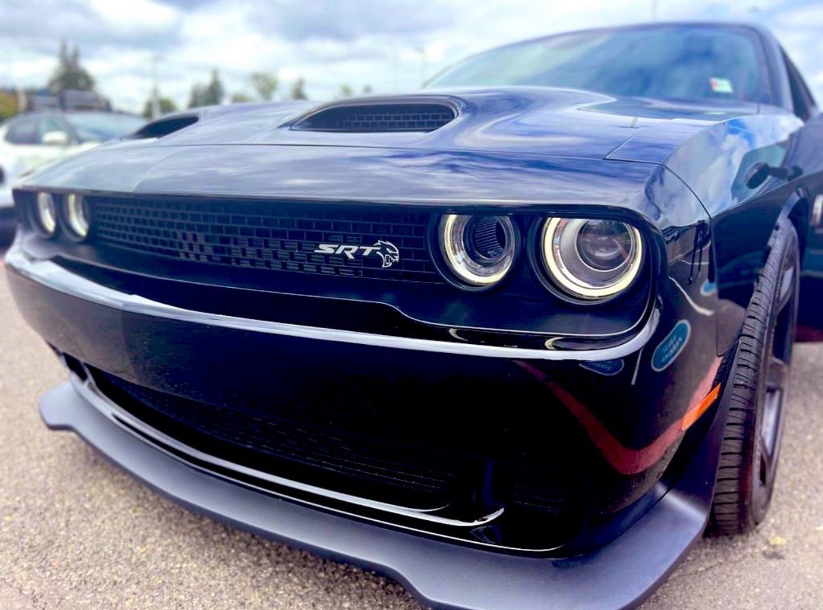 stinkycubert's tweet photo. Slime said “i didn’t realize your were black” i said that isn’t a scatpack, that’s a hellcat SRT. I’m not black I’m a wigger #slimetalk https://t.co/UVCm0ZTmRY