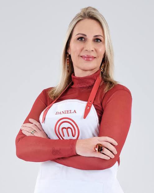 heroinadolixo's tweet photo. pqp toda vez que a sofia do masterchef tenda derrubar a dra daniela ela volta mais forte como uma fenix eu nao aguento https://t.co/PfI0aiZh5W