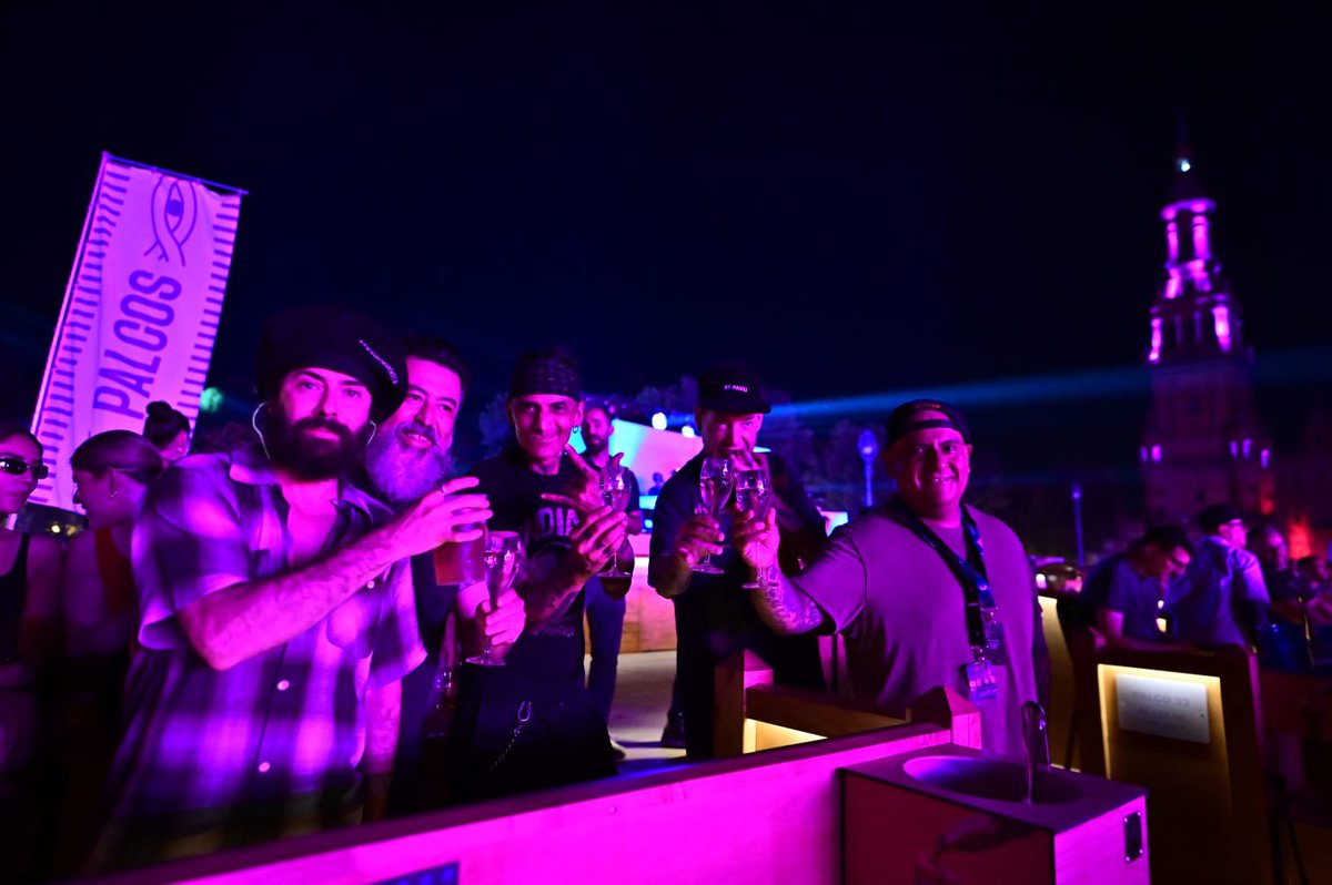 Así disfruta <a href="/MolotovBanda/">Molotov</a> de <a href="/Megadeth/">Megadeth</a> en #IcónicaSantalcíaSevillaFest2025 🤘🏼🤘🏼

📸 <a href="/NiccoloGuasti/">Niccolo</a>