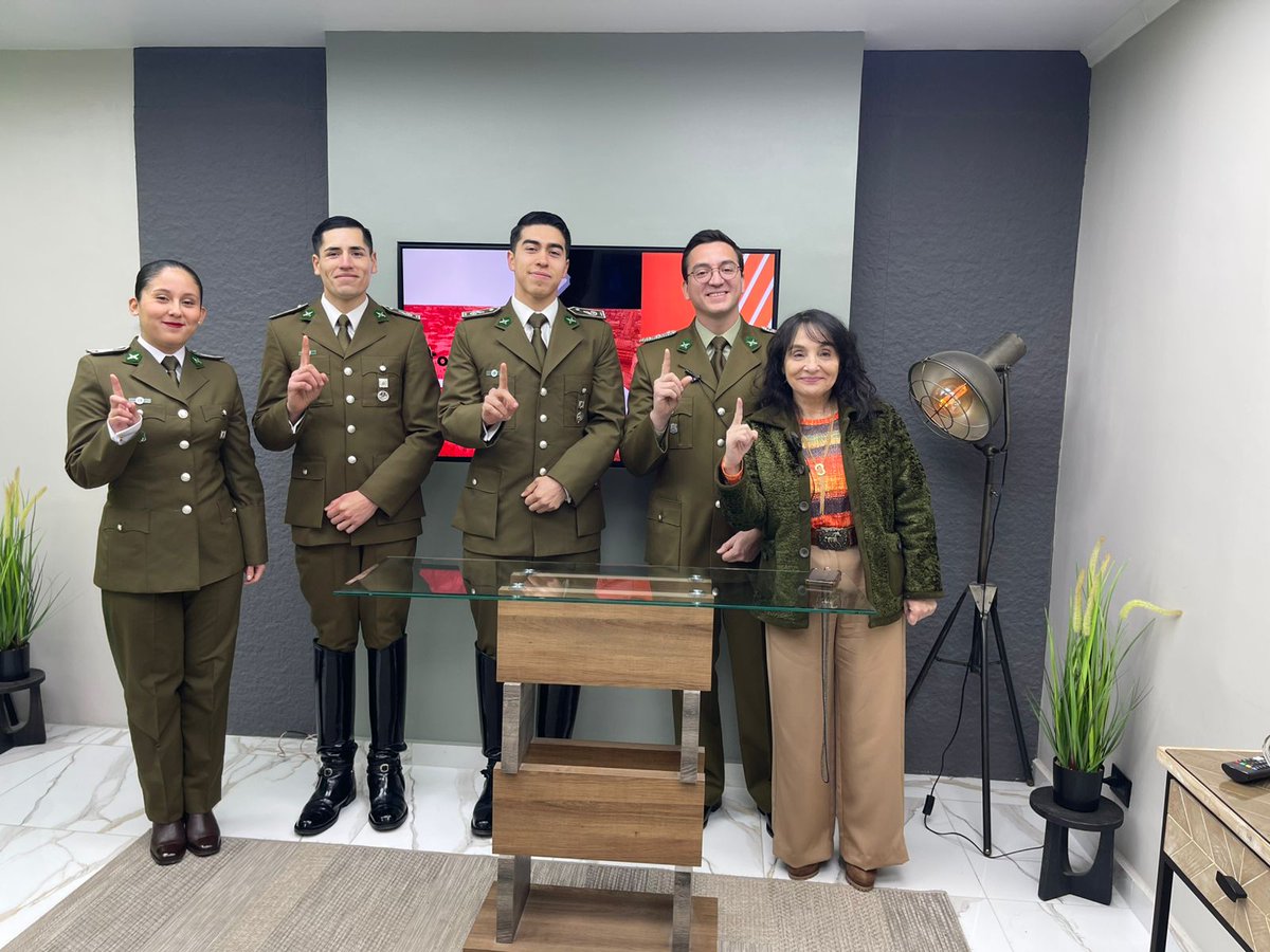 En una nueva jornada de difusión del proceso de Admisión 2026 de la <a href="/EscuelaCarab/">EscuelaCarab</a>, Aspirantes a Oficiales que se encuentran durante esta semana en #Ñuble compartieron sus experiencias en colegios y radios de #Chillán.