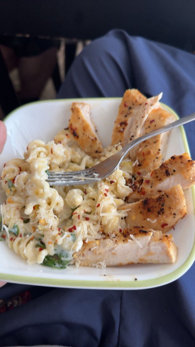 WhosAztro's tweet image. i’m back to working da stove wit a lil summer pasta