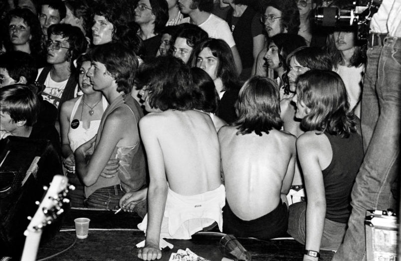 RamonesOfficial's tweet image. “We went over for a few days and played the Roundhouse and Dingwalls...We knew that we had sold out these places so we had an idea something was going on.” – Tommy Ramone
Revisiting the band’s first run in London which occurred on July 4th and 5th, 1976.
Photos by Danny Fields