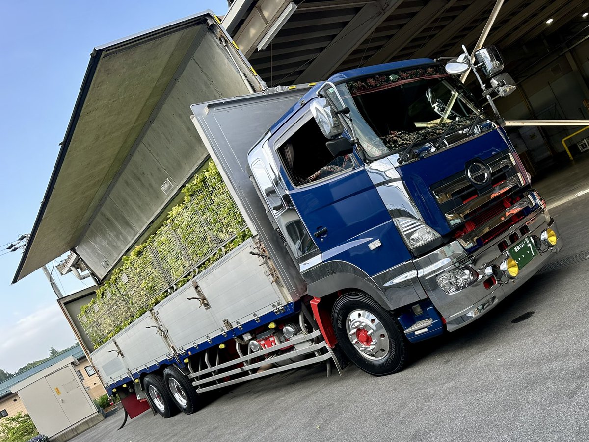 おはようございます☁️
藤枝プラ完して八ヶ岳で430とご飯🍚
降ろし場着いて映画見ながら寝落ちして
まさかの4時半に起こされてマイ完😂

原村移動してタイヤワックス塗ってたら
積んでいいよーって事で積んで豊橋バック🚛
戻って何時に降ろせるかな🥱